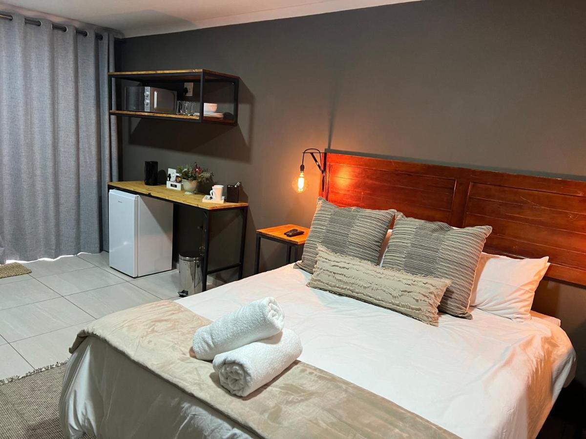 Royal Tree Guest House Potchefstroom Dış mekan fotoğraf